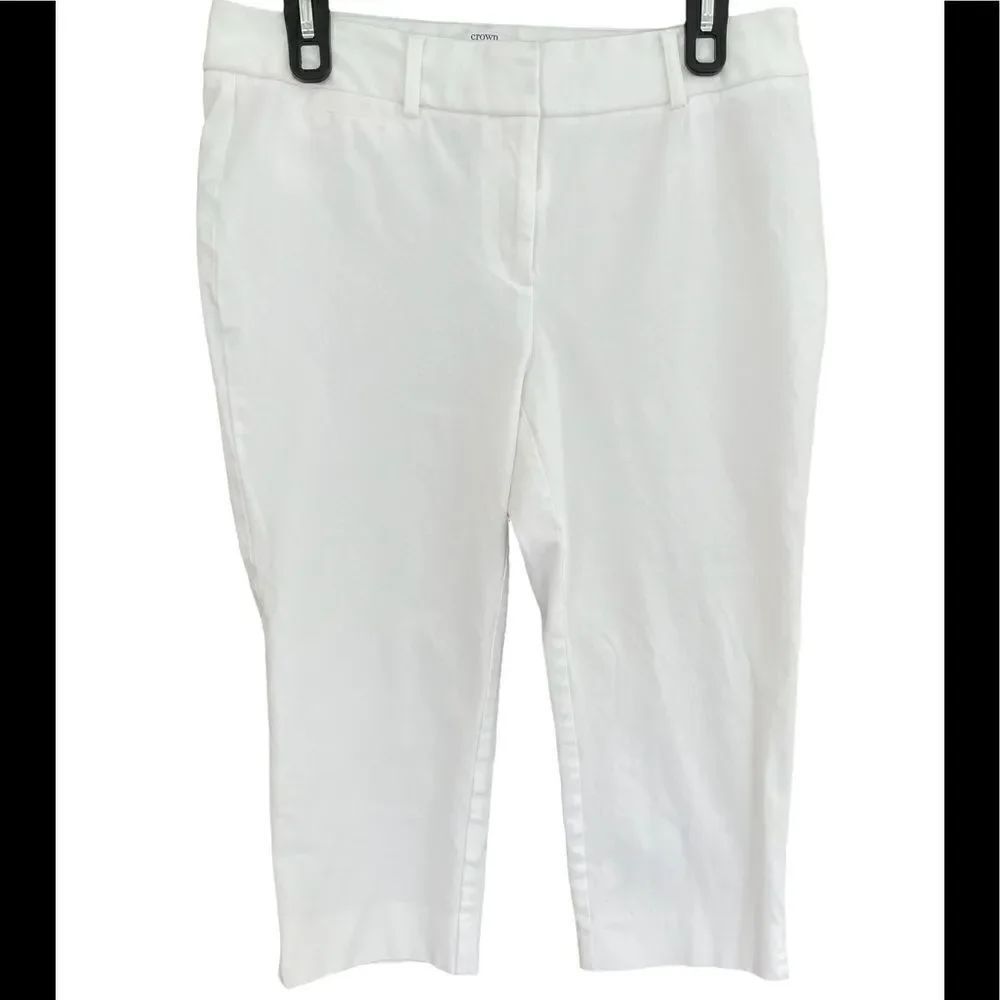Crown & Ivy white cotton/spandex flat front Capri pants, size 10P.